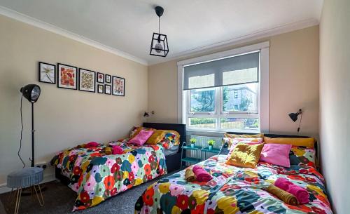Clydebank Maison | Colourful life-house near Glasgow