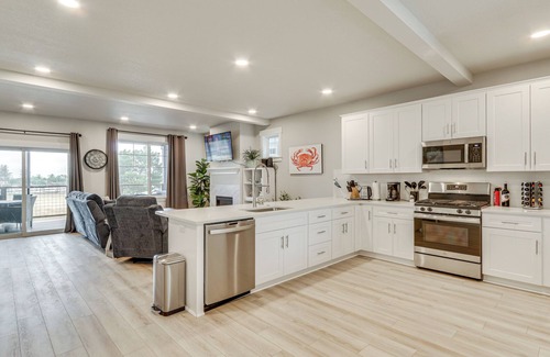 Hammond Maison | Columbia River Views: Spacious Hammond Getaway!