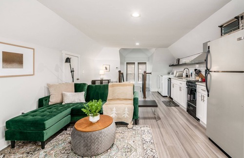 Old North Columbus Appartement | Columbus Getaway! Stylish Apartment!