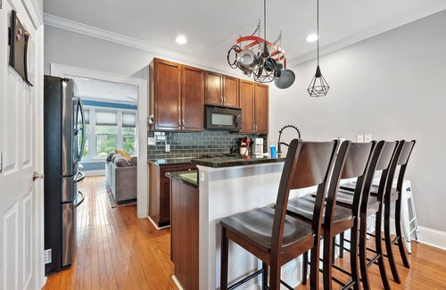 Victorian Village Maison | Combined 2 homes-9BR/8 BTH, 25 beds Best Location. Perfect for Large Groups