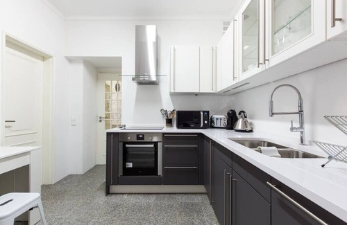 Santa Catarina Appartement | Combro - Spacious T2 in the heart of Lisbon!