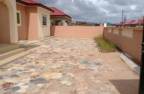 Ngleshi Amanfro Maison | Venez profiter de la maison de luxe de maman