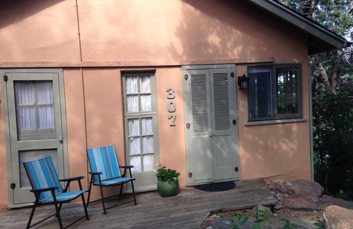 Broadmoor Cottage | Venez profiter de ce joyau récemment rénové niché dans les contreforts de Co Springs!