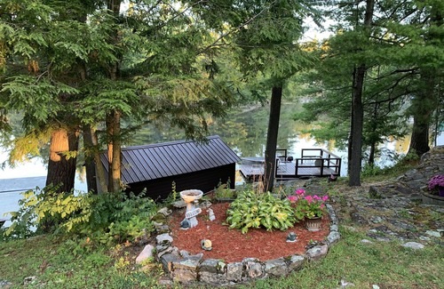 Town of Hermon Cabine | Détendez-vous et détendez-vous dans cette paisible cabane du lac Trout - Comprend un bateau à moteur et une connexion Wi-Fi
