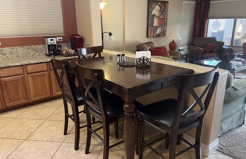 San Tan Valley Maison | Come From Away Vacay in our 3 Bd + den + spa + heated pool in Johnson Ranch