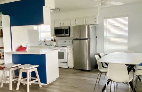 Surfside Beach Maison | Come relax by beach, cozy cottage close to the beach & Jetty. Water views