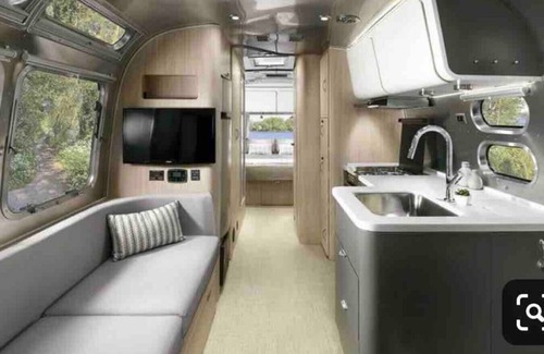 Union Maison | Come Spring Farm Airstream , Lake & farm animals