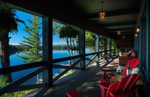 Eagle Bay Copropriété | Come stay at Great Pines for amazing views!