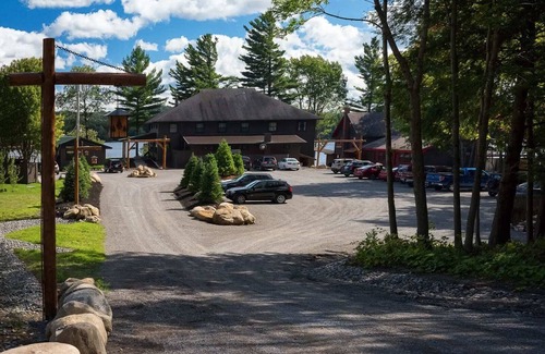 Eagle Bay Copropriété | Come stay at Great Pines for amazing views!