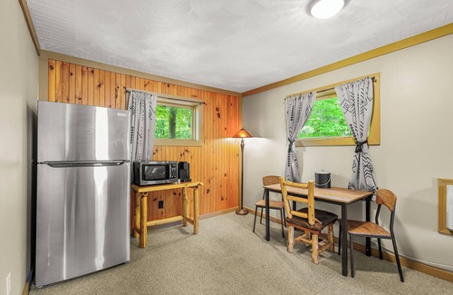 Eagle Bay Copropriété | Come stay at Great Pines for amazing views!