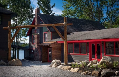 Eagle Bay Copropriété | Come stay at Great Pines for amazing views!