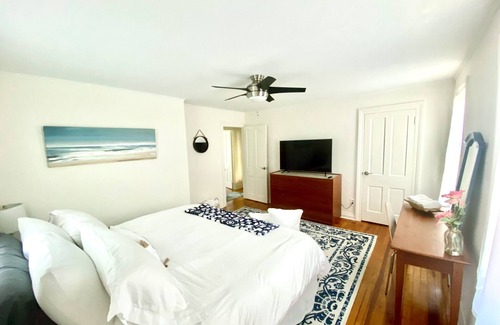 Manasquan Maison | Come stay in paradise, AKA Manasquan, NJ, at our lovely beach house!