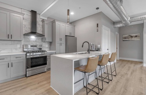 Lancaster Appartement | Come stay with us at our Ultra Modern Loft Apartments @ Cornerstone Plaza !!!
