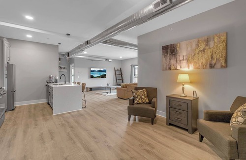 Lancaster Appartement | Come stay with us at our Ultra Modern Loft Apartments @ Cornerstone Plaza !!!