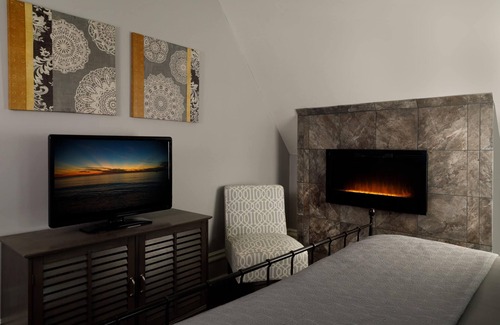 Central Business District Lit Et Petit-Déjeuner | Come stay with us, you'll see why we are ranked #1 lodging in Kalamazoo, MI.