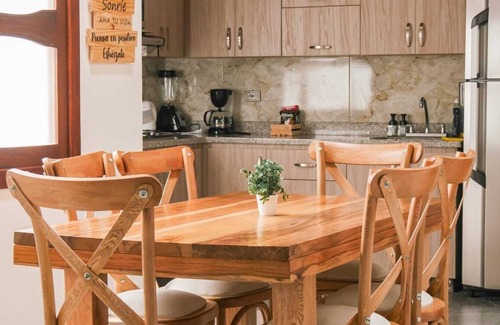 Jardin Appartement | Comfort 4 blocks from the garden park.