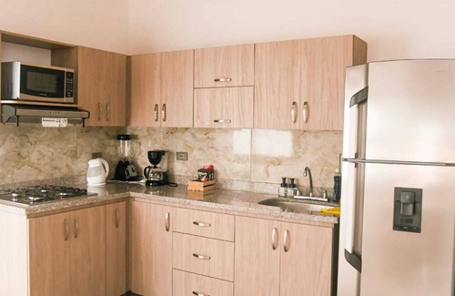 Jardin Appartement | Comfort 4 blocks from the garden park.