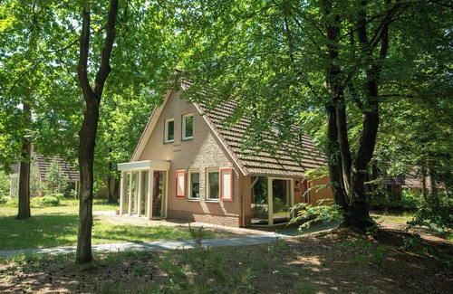 't Loo Maison | Comfort 6-person children's bungalow in the holiday park Landal Landgoed 't Loo