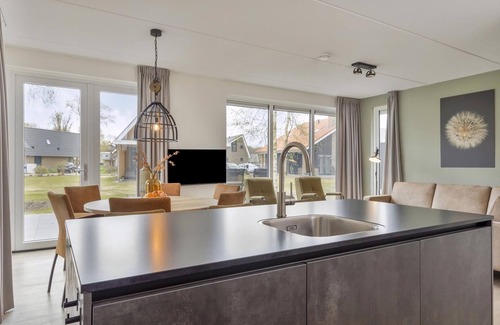 Leuken Maison | Comfort 6-person villa in the holiday park Landal Marina Resort Well