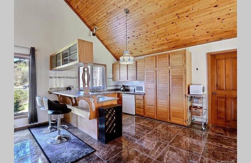 Saint-Sauveur Chalet De Ski | Comfort and convenience with a little price!