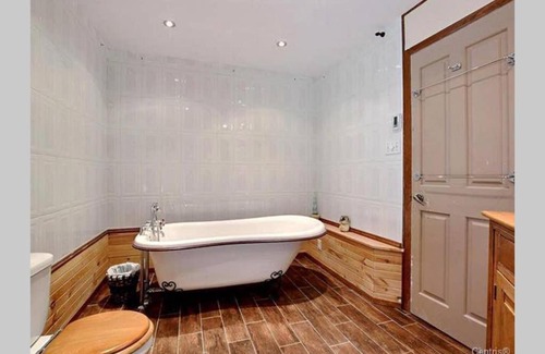 Saint-Sauveur Chalet De Ski | Comfort and convenience with a little price!