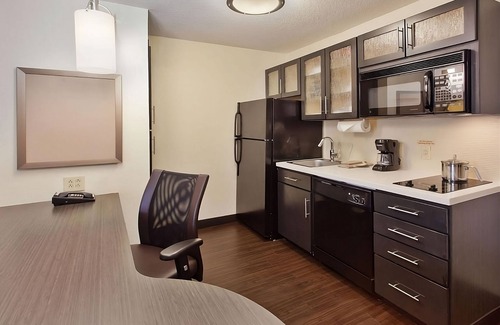 Somerset Hôtel | Comfort and Convenience! 2 Wonderful units w/ Kitchen. Near Fort Worth Zoo