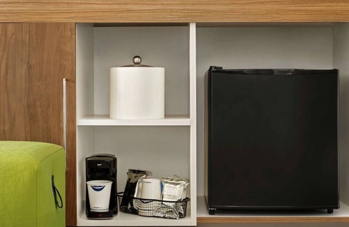 South Portland Maison | Comfort and Convenience! Free Breakfast, Parking, Pet-Friendly Property!