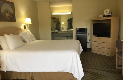 Cabot Maison | Comfort and Convenience! Free Breakfast & Parking, Minutes to Arkansas Museum