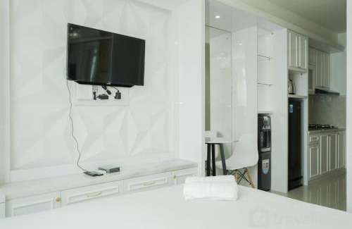 Cikokol Appartement | Comfort and Modern Studio at Tree Park Cikokol Apartment By Travelio