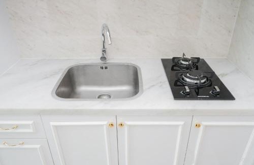Cikokol Appartement | Comfort and Modern Studio at Tree Park Cikokol Apartment By Travelio