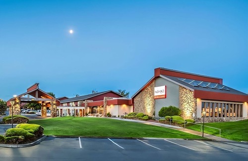 Tri-Cities Hôtel | Comfort and Relaxation! Contemporary Unit Close to Columbia Center Mall, w/ Pool