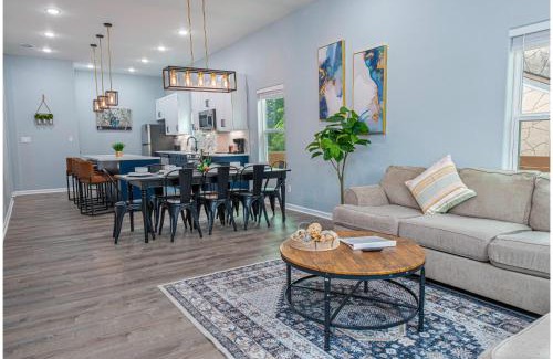 Historic Garderns Maison | Comfort and Style 4BR3BA Near Riverwalk and Dtown