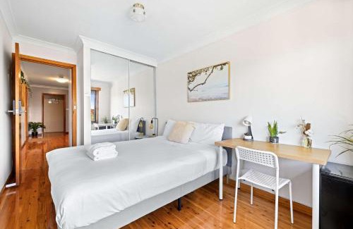 Liverpool Maison | Comfort & Calm - Double Room on a Quiet Crescent in Liverpool - Shared Bathroom