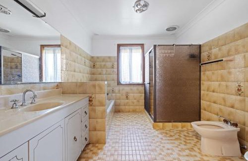 Liverpool Maison | Comfort & Calm - Double Room on a Quiet Crescent in Liverpool - Shared Bathroom
