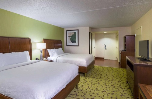Hopelawn Hôtel | Comfort & Convenience near Rutgers University | Free Wi-Fi, Free Parking & Pool