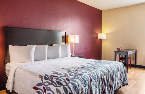 Dumas Maison | Comfort & Convenience! Pool, Pets Allowed, Near Window on the Plains Museum!