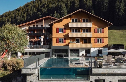 Damuels Maison | Comfort double room with balcony - Hotel Restaurant Alpenblume