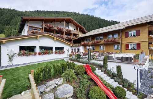 Damuels Maison | Comfort double room with balcony - Hotel Restaurant Alpenblume