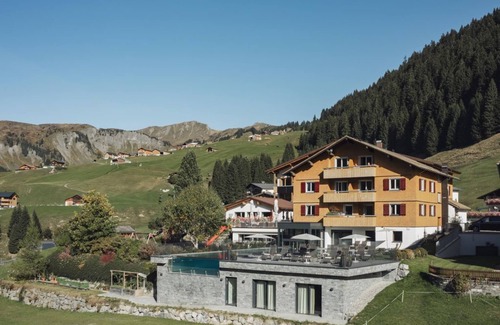 Damuels Maison | Comfort double room with balcony - Hotel Restaurant Alpenblume