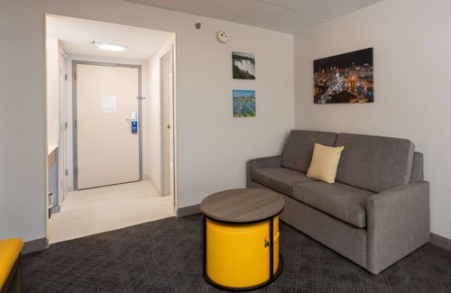 Cheektowaga Hôtel | Comfort Inn & Suites Buffalo Airport