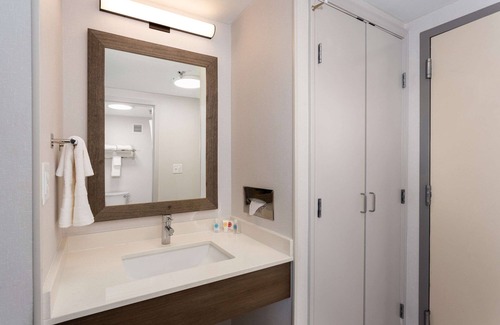 Cheektowaga Hôtel | Comfort Inn & Suites Buffalo Airport