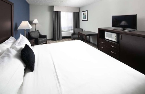 Sequim Station Balnéaire | Comfort Meets Affordability in Red Lion Inn & Suites Sequim! Free Breakfast!