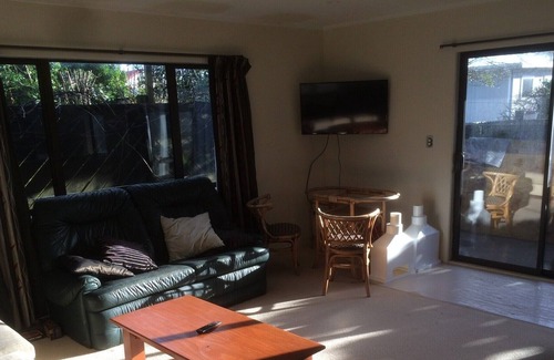 Papamoa Beach Cabine | Comfort near the beach