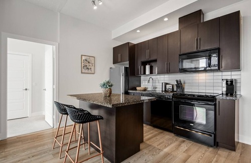 Cabbagetown Hôtel | Comfort Stay - 2BR Suite - Free Parking - CN Tower View