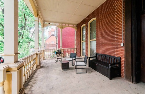 Allegheny-West Appartement | Comfort Suite - Walkable - GroupStay