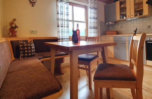 Arnbruck Appartement | Appartement confortable pour 2-4 personnes avec pelouse et barbecue