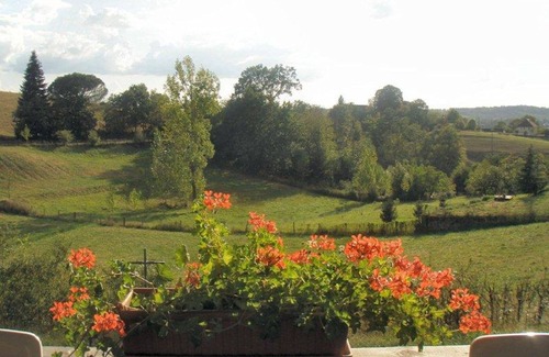 Saint-Julien-Maumont Maison | Maison tout confort. Possibilité 4 max . Jardin clos et arboré.