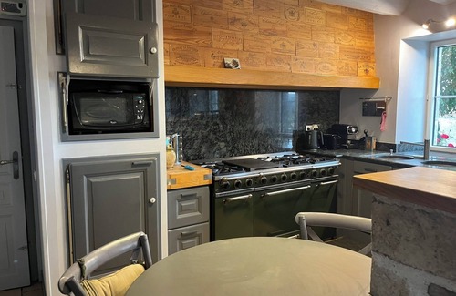 Saint-Pal-de-Chalencon Cottage | logement entier confortable, cadre tranquille à la montagne
