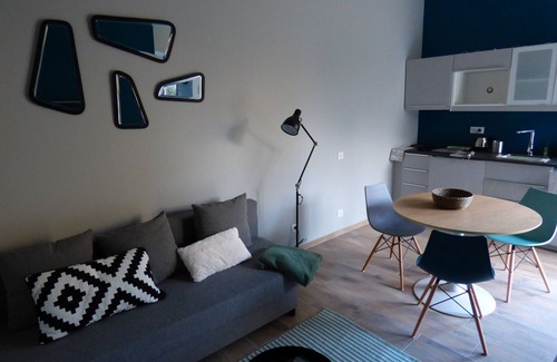 Villeneuve-les-Avignon Appartement | Confortable studio design, au calme en Provence, à deux pas d'Avignon.