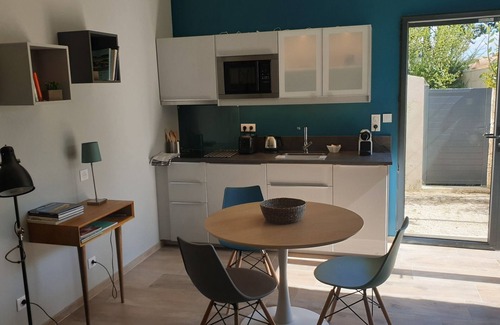 Villeneuve-les-Avignon Appartement | Confortable studio design, au calme en Provence, à deux pas d'Avignon.